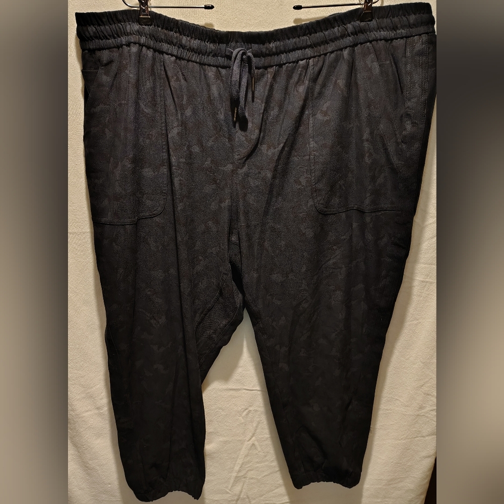 Athleta Navy Camouflage Blue Printed Farallon Joggers Women's Size 24